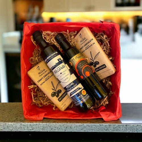 High quality gift basket featuring Evoo, Craft dark chocolate and Sherry Vinegar. For people who is sensitive to quality and prioritize food and health. 